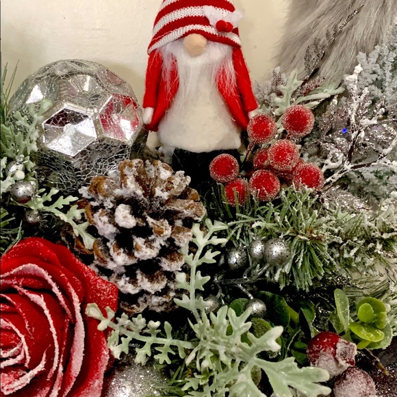 Handmade Holiday Gnome Wreath. - Picture 4 of 4